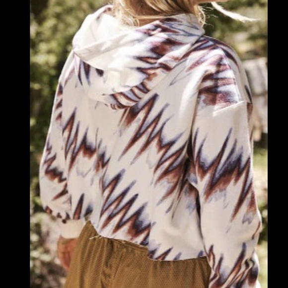 NWOT FREE PEOPLE movement halftime printed crop hoodie in blue wine size XS - Picture 3 of 8